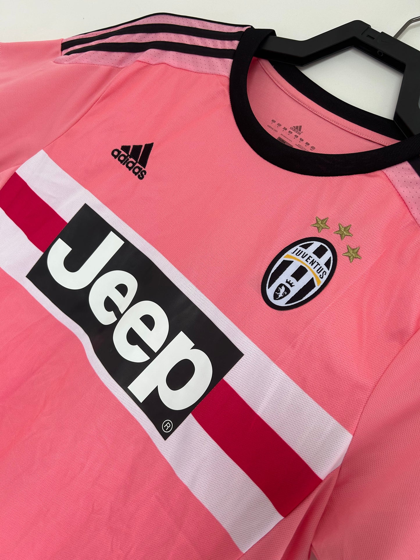 Juventus Away Kit Retro 15/16